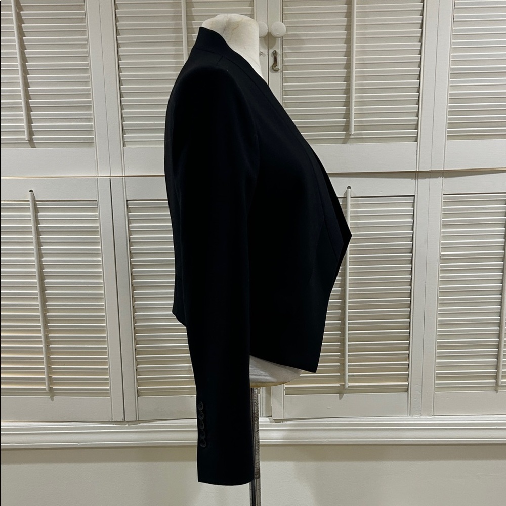 New BCBG Maxazria Elegant Black Women's Blazer in perfect condition - Picture 7 of 11
